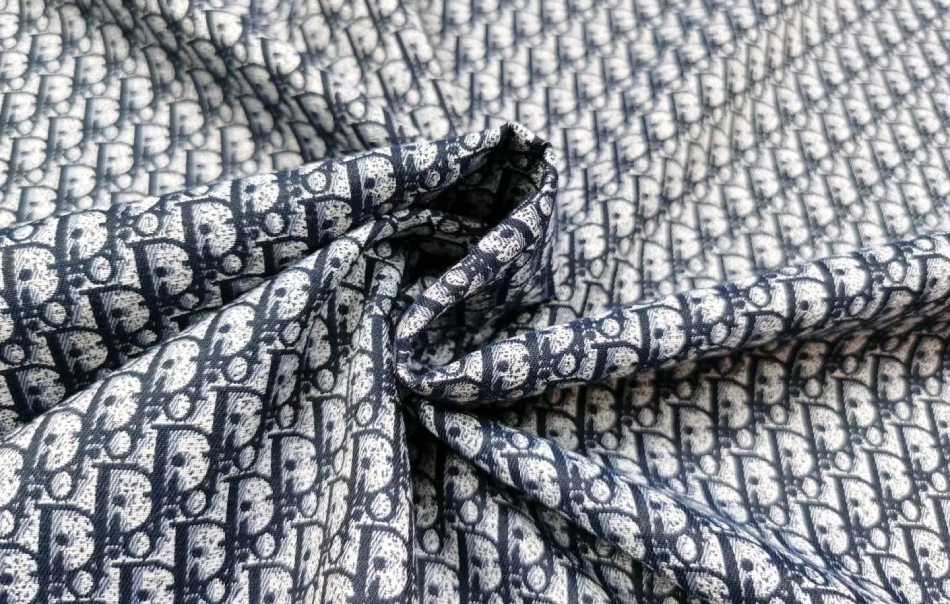 پارچه دیور چیست ؟ راهنمای جامع شناخت پارچه‌ های لوکس برند Dior